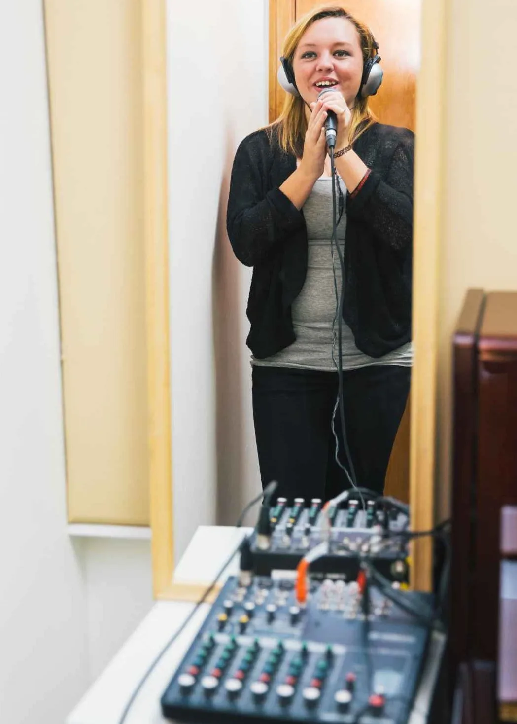 Private Arabic Vocal Lessons by Toni in Abu Dhabi.webp